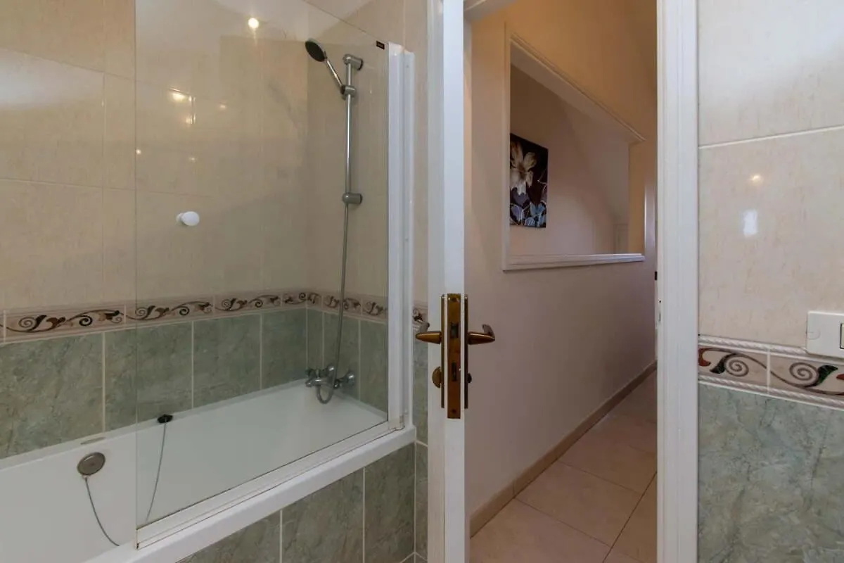 Tenerife Royal Gardens 19 - One Bed Front Line With Amazing Sea Views Playa de las Americas  Spagna